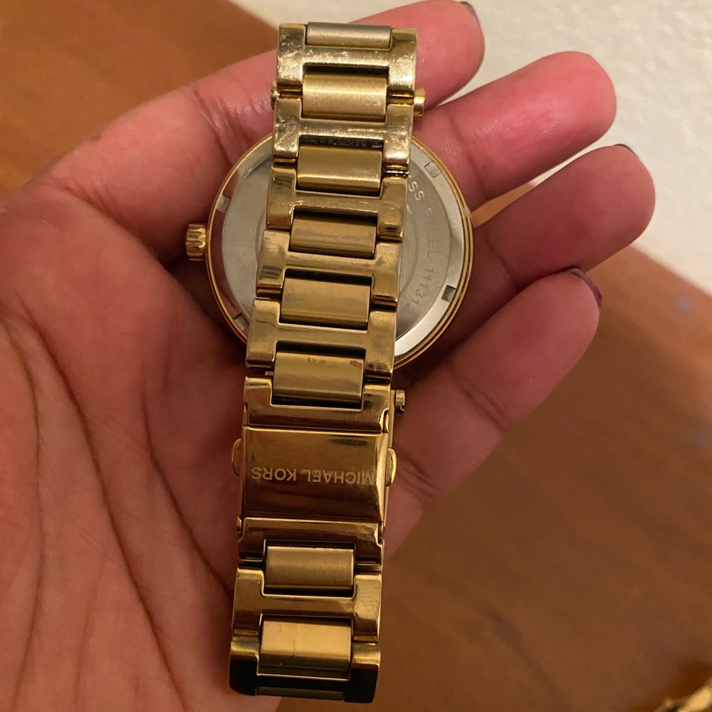 Watch *needs a battery* - Picture 2 of 2